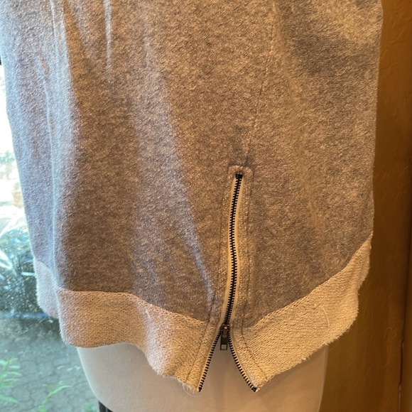 Forever 21 sweatshirt - Picture 3 of 6